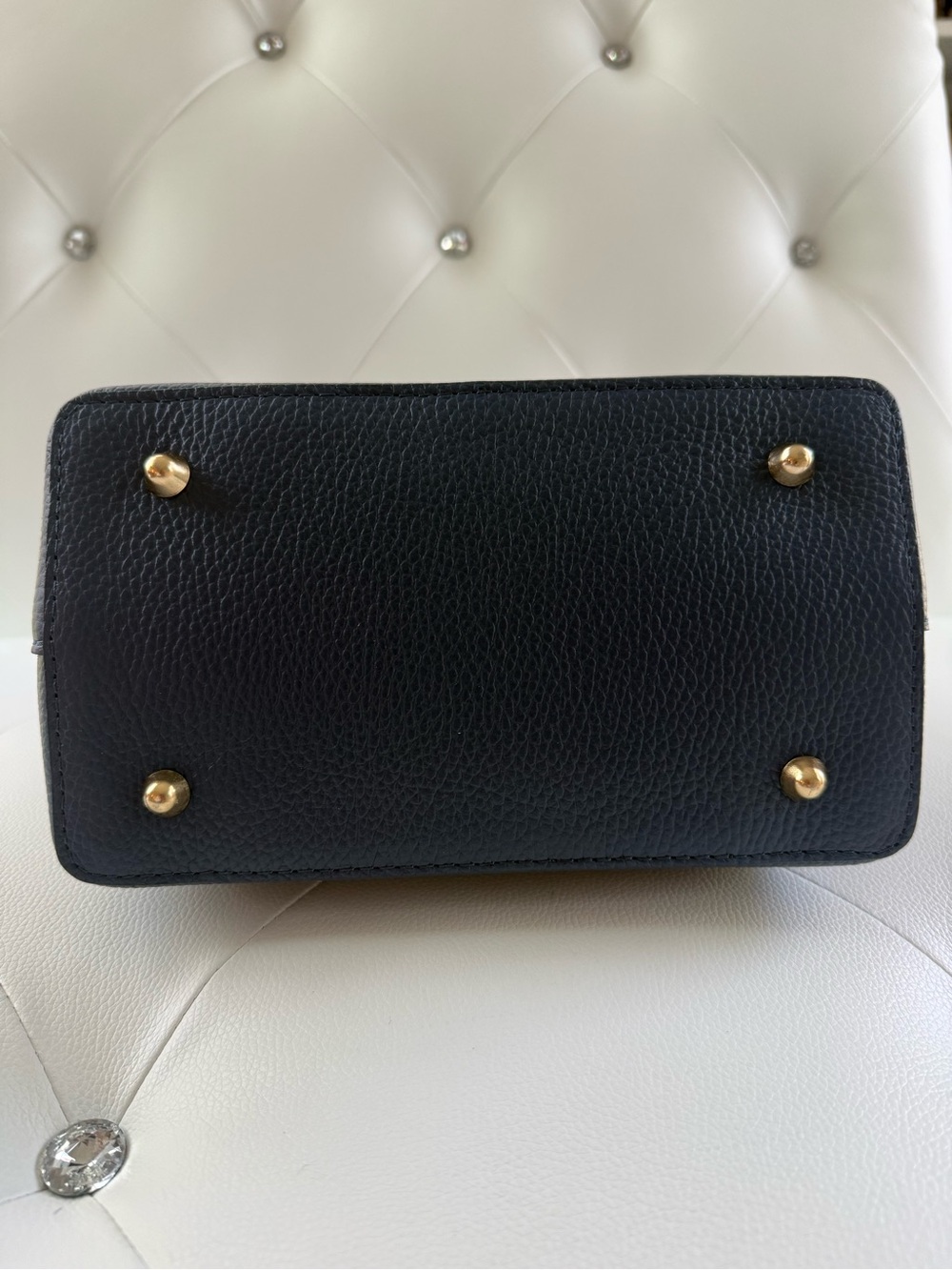 Luxury Italian Craftsmanship Meets Everyday Elegance - Picture 6 of 15